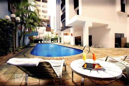 Studio à venda com 25m², 1 quarto e 1 vaga Studio à venda com 25m², 1 quarto e 1 vagaPiscina