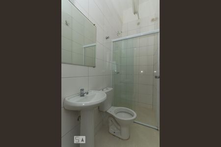 Banheiro de kitnet/studio para alugar com 1 quarto, 36m² em Vila do Encontro, São Paulo