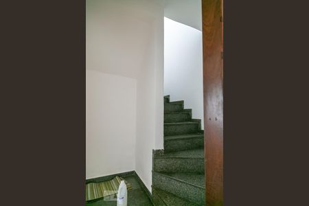 Escada de casa de condomínio à venda com 2 quartos, 60m² em Ipiranga, Belo Horizonte