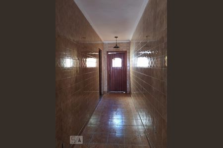 Casa à venda com 250m², 4 quartos e 2 vagas Casa à venda com 250m², 4 quartos e 2 vagasCorredor de Acesso