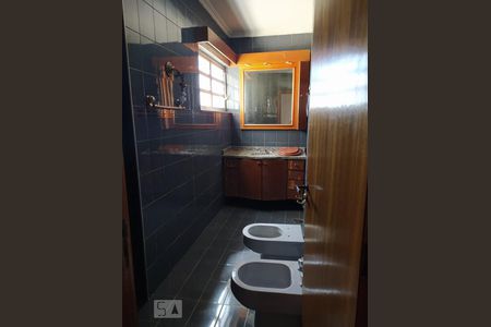 Casa à venda com 250m², 4 quartos e 2 vagas Casa à venda com 250m², 4 quartos e 2 vagasBanheiro Suíte 2