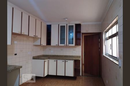 Casa à venda com 250m², 4 quartos e 2 vagas Casa à venda com 250m², 4 quartos e 2 vagasCozinha