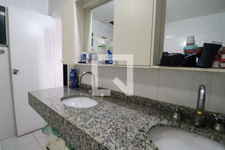 Casa à venda com 300m², 5 quartos e sem vagaBanheiro da Suíte 2