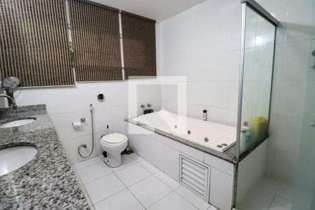 Casa à venda com 300m², 5 quartos e sem vagaBanheiro da Suíte 2