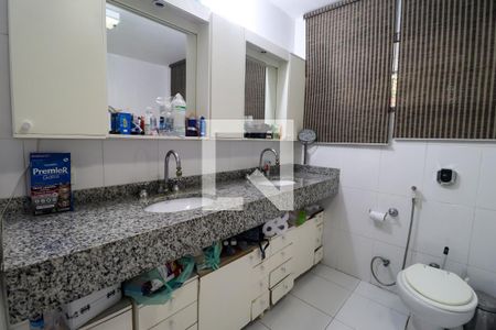 Casa à venda com 300m², 5 quartos e sem vagaBanheiro da Suíte 2