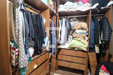 Casa à venda com 300m², 5 quartos e sem vagaCloset da suíte 2