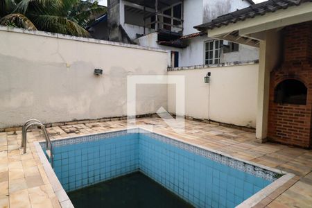 Casa à venda com 300m², 5 quartos e sem vagaPiscina