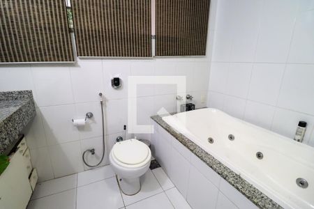 Casa à venda com 300m², 5 quartos e sem vagaBanheiro da Suíte 2