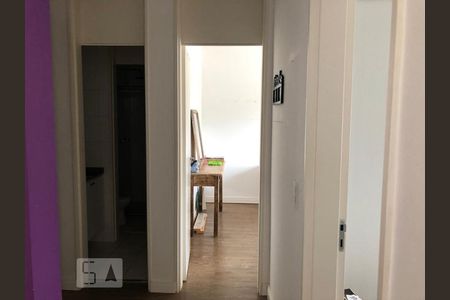 Circulação de apartamento à venda com 2 quartos, 60m² em Camaquã, Porto Alegre