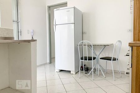 Cozinha de kitnet/studio para alugar com 1 quarto, 32m² em Jardim Lourdes (zona Sul), São Paulo