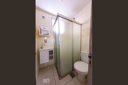 Banheiro de apartamento para alugar com 2 quartos, 60m² em Carlos Prates, Belo Horizonte