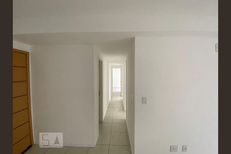 Corredor de apartamento para alugar com 3 quartos, 80m² em Vila da Penha, Rio de Janeiro
