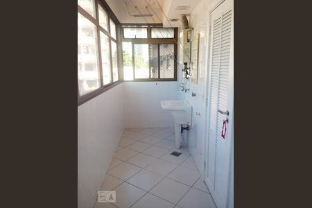 Apartamento para alugar com 110m², 3 quartos e 1 vagaÁrea de Serviço