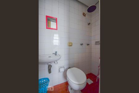 Banheiro de Serviço de apartamento para alugar com 3 quartos, 100m² em Rio Comprido, Rio de Janeiro