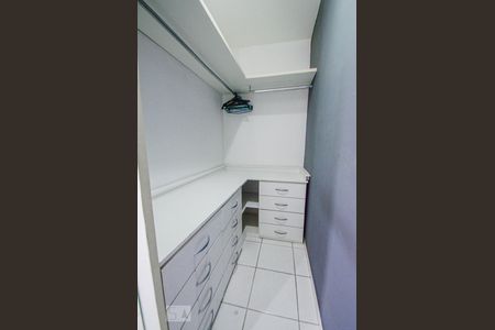 Apartamento para alugar com 100m², 3 quartos e 1 vaga Apartamento para alugar com 100m², 3 quartos e 1 vagaCloset do quarto 1