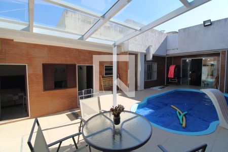 Casa à venda com 300m², 4 quartos e 3 vagasFundos da casa