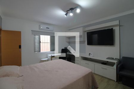 Suíte porta com fechadura digital de casa para alugar com 4 quartos, 300m² em Vila Arriete, São Paulo