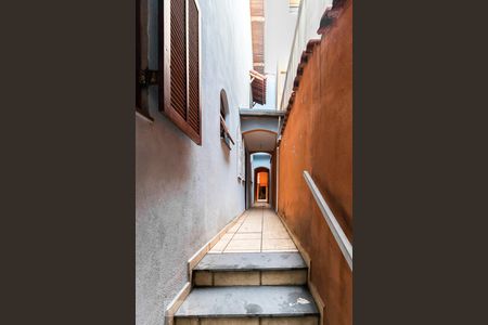 Casa à venda com 250m², 3 quartos e 2 vagasEscada