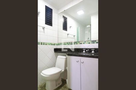 Apartamento à venda com 72m², 3 quartos e 2 vagas Apartamento à venda com 72m², 3 quartos e 2 vagasBanheiro da Suíte