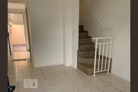 Sala de casa de condomínio à venda com 2 quartos, 65m² em Vargem Pequena, Rio de Janeiro