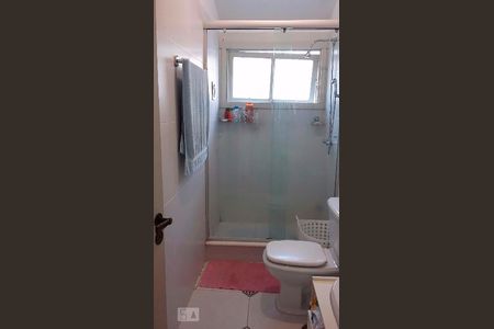 Banheiro de casa de condomínio para alugar com 2 quartos, 80m² em Tristeza, Porto Alegre