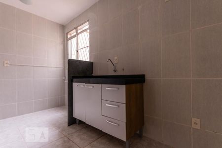Cozinha de apartamento para alugar com 2 quartos, 50m² em Jaqueline, Belo Horizonte