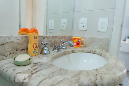 Banheiro de apartamento para alugar com 2 quartos, 70m² em Santa Cecília, São Paulo