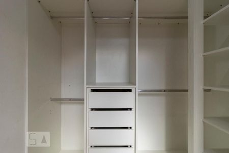 Apartamento à venda com 118m², 2 quartos e 2 vagasCloset da suíte