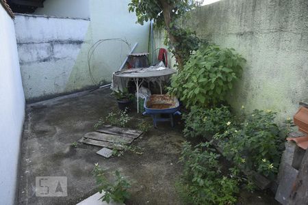Casa de condomínio à venda com 90m², 2 quartos e sem vagaQuintal dos Fundos 