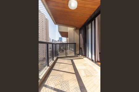 Apartamento à venda com 150m², 4 quartos e 3 vagas Apartamento à venda com 150m², 4 quartos e 3 vagasVaranda