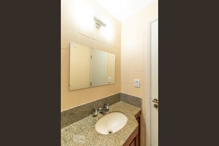 Apartamento à venda com 150m², 4 quartos e 3 vagas Apartamento à venda com 150m², 4 quartos e 3 vagasBanheiro social