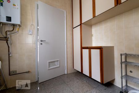Apartamento à venda com 150m², 4 quartos e 3 vagas Apartamento à venda com 150m², 4 quartos e 3 vagasQuarto de serviço