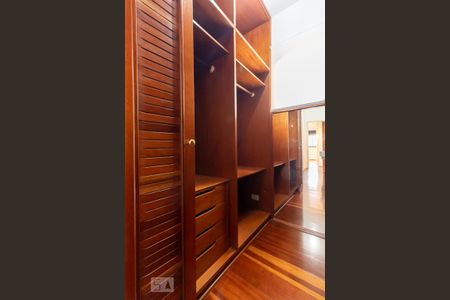Apartamento à venda com 150m², 4 quartos e 3 vagas Apartamento à venda com 150m², 4 quartos e 3 vagasCloset