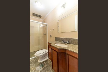 Apartamento à venda com 150m², 4 quartos e 3 vagas Apartamento à venda com 150m², 4 quartos e 3 vagasBanheiro social