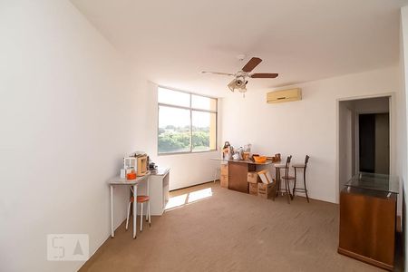 Sala de apartamento para alugar com 2 quartos, 70m² em Cristal, Porto Alegre