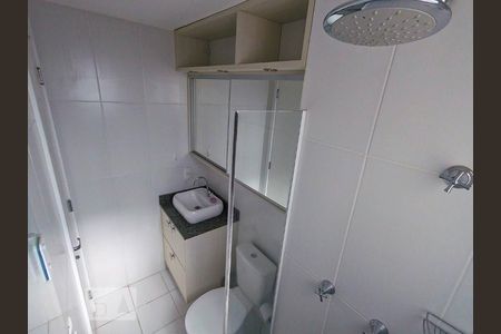 Banheiro  de apartamento para alugar com 2 quartos, 55m² em Protásio Alves, Porto Alegre