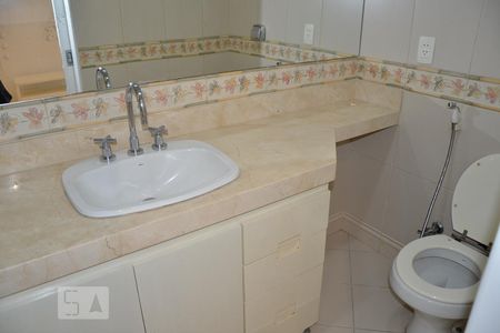 Apartamento para alugar com 110m², 3 quartos e 1 vaga Apartamento para alugar com 110m², 3 quartos e 1 vagaBanheiro 2