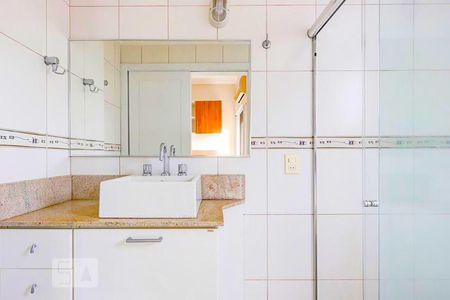 Apartamento para alugar com 300m², 4 quartos e 2 vagas Apartamento para alugar com 300m², 4 quartos e 2 vagasSuite 4- Banheiro