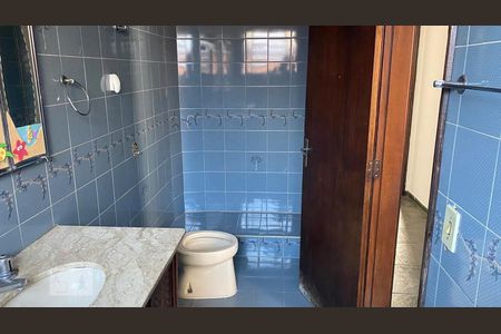 Casa para alugar com 300m², 4 quartos e 4 vagasBanheiro da suíte