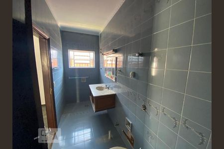 Casa para alugar com 300m², 4 quartos e 4 vagasBanheiro da suíte
