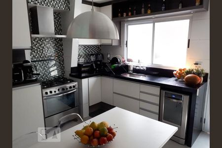 Casa à venda com 220m², 4 quartos e 3 vagas Casa à venda com 220m², 4 quartos e 3 vagasCozinha