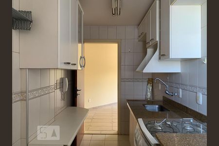 Cozinha de apartamento para alugar com 1 quarto, 59m² em Cambuí, Campinas