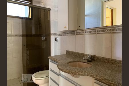 Banheiro de apartamento para alugar com 1 quarto, 59m² em Cambuí, Campinas