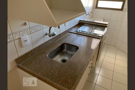 Cozinha de apartamento para alugar com 1 quarto, 59m² em Cambuí, Campinas