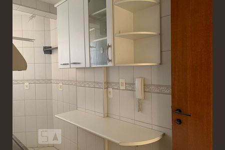 Cozinha de apartamento para alugar com 1 quarto, 59m² em Cambuí, Campinas