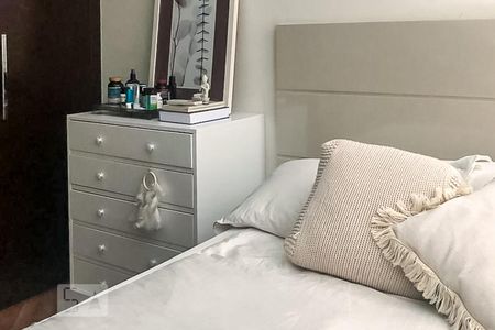 Suíte  de apartamento à venda com 1 quarto, 50m² em Vila Nova Conceição, São Paulo