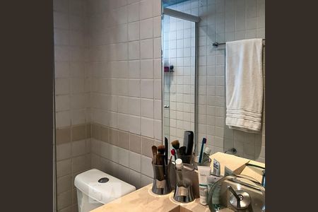 Banheiro de apartamento à venda com 1 quarto, 50m² em Vila Nova Conceição, São Paulo