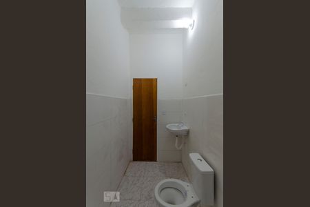 Banheiro de casa para alugar com 1 quarto, 45m² em Jardim Iva, São Paulo