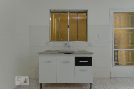 Cozinha de casa para alugar com 1 quarto, 45m² em Jardim Iva, São Paulo