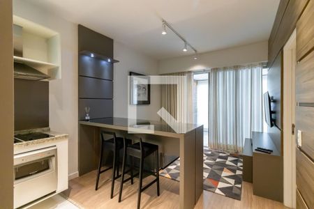 Sala e Cozinha de apartamento para alugar com 1 quarto, 61m² em Itaim Bibi, São Paulo